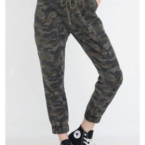 Bella Dahl camo joggers